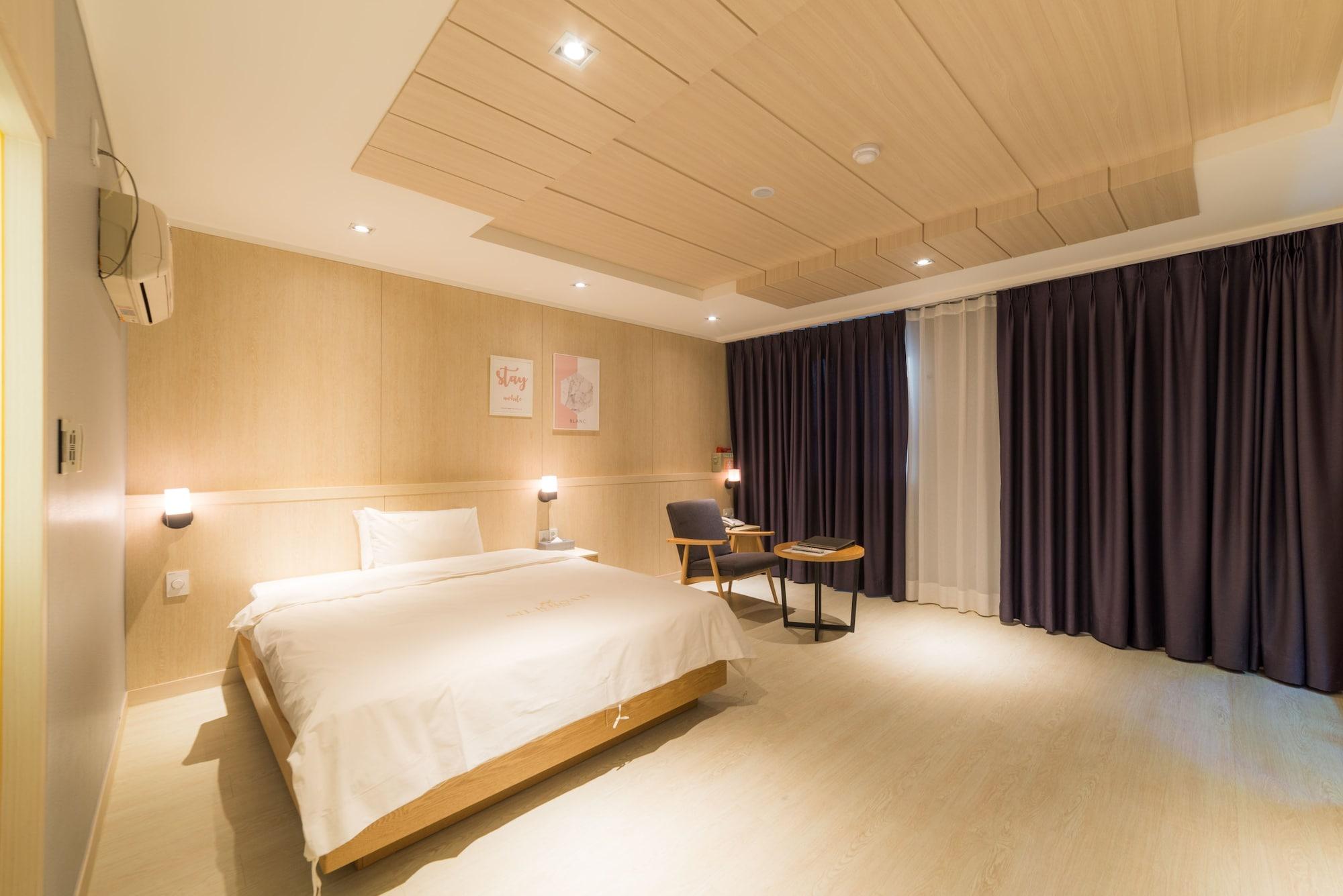Reborn Suwon Silkroad Hotel Exteriör bild