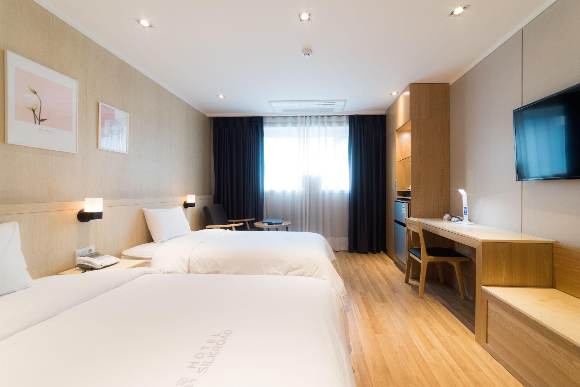Reborn Suwon Silkroad Hotel Exteriör bild