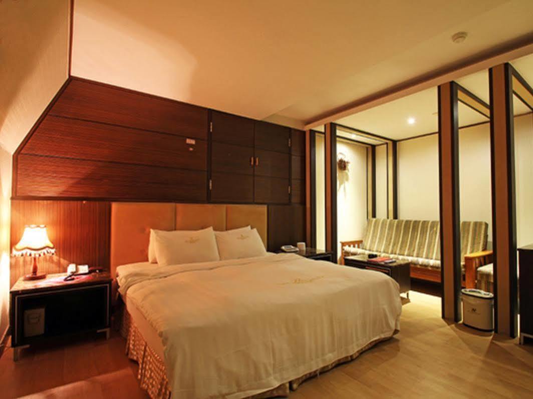 Reborn Suwon Silkroad Hotel Exteriör bild
