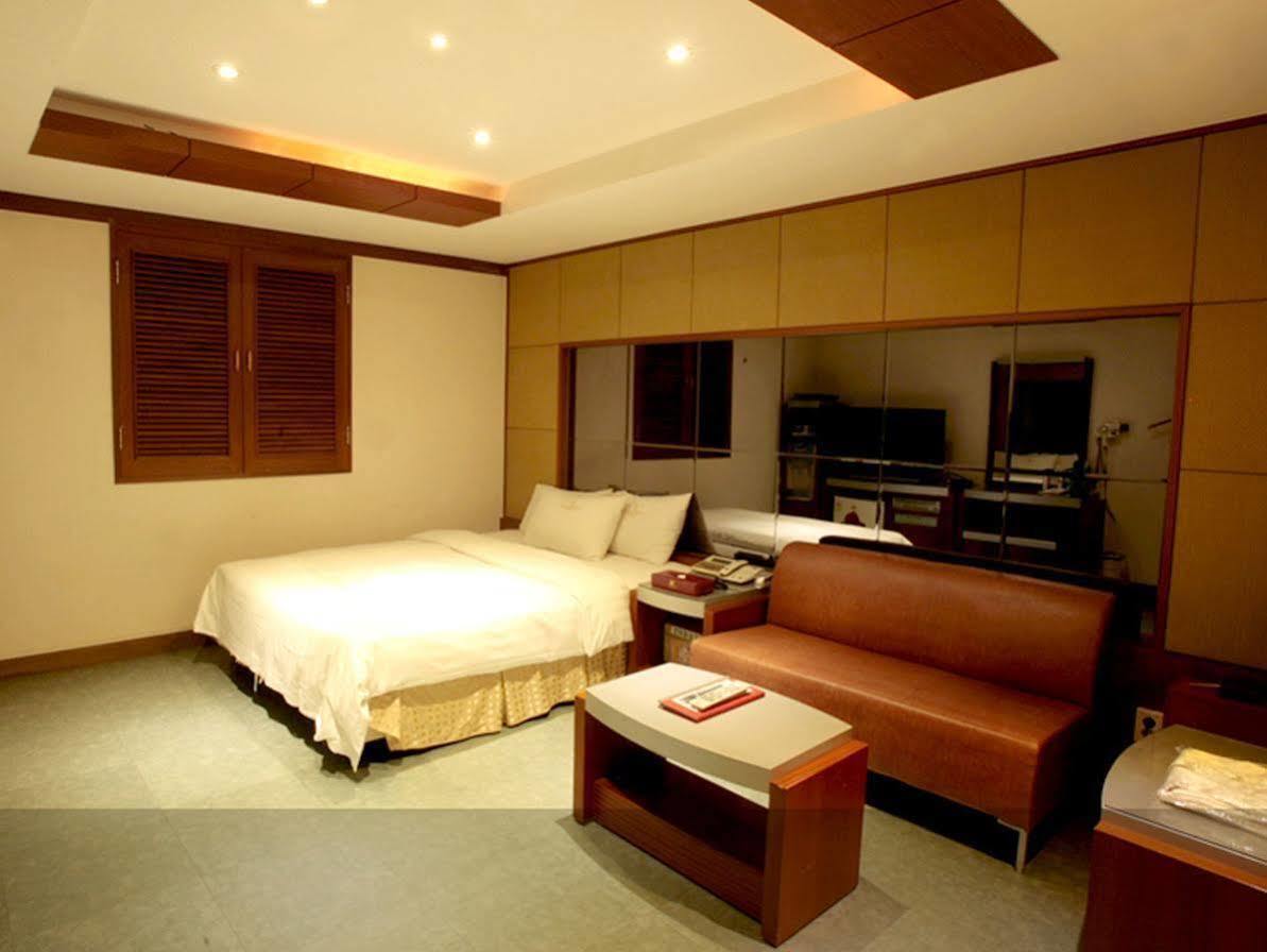 Reborn Suwon Silkroad Hotel Exteriör bild