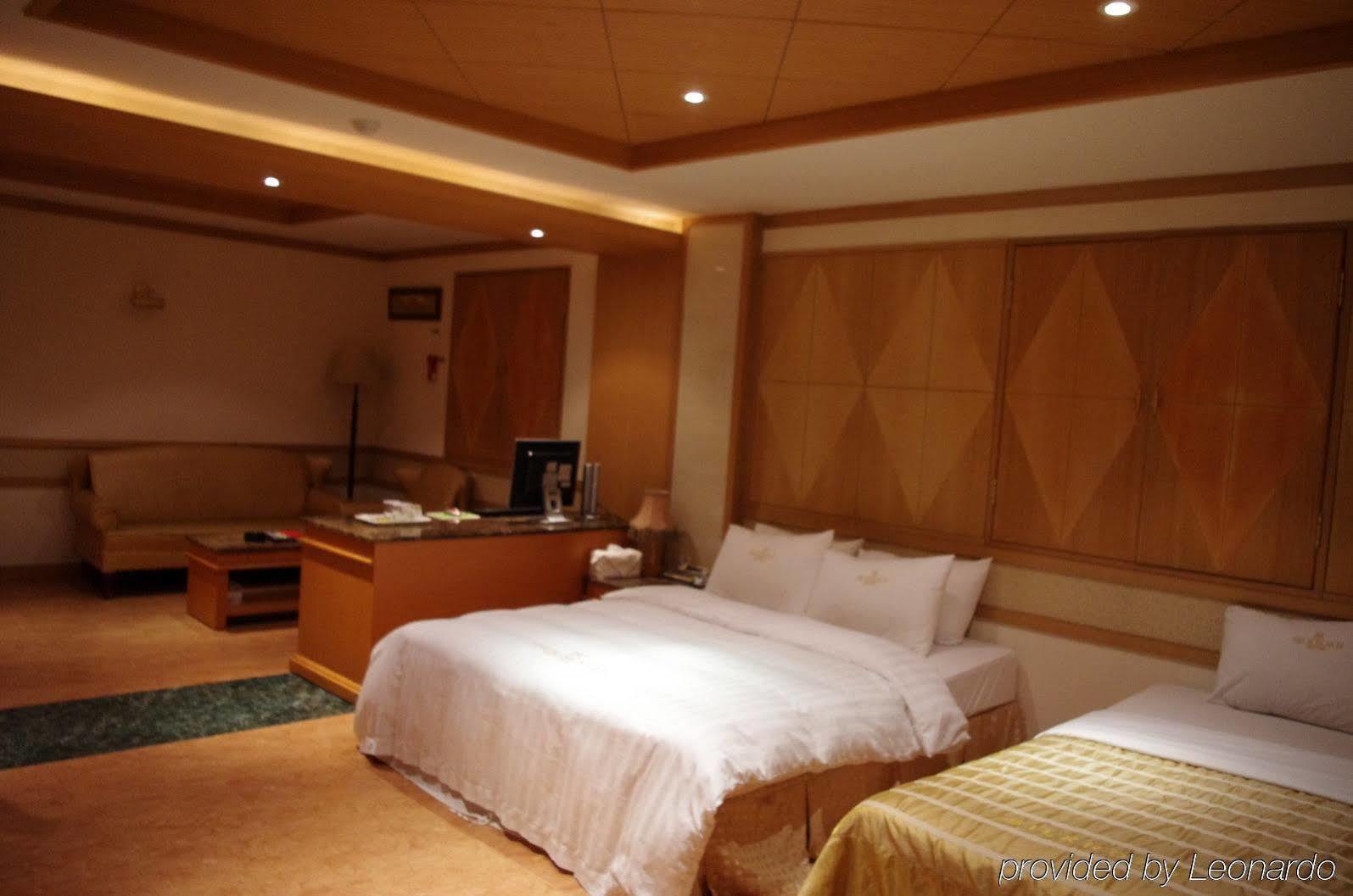 Reborn Suwon Silkroad Hotel Exteriör bild