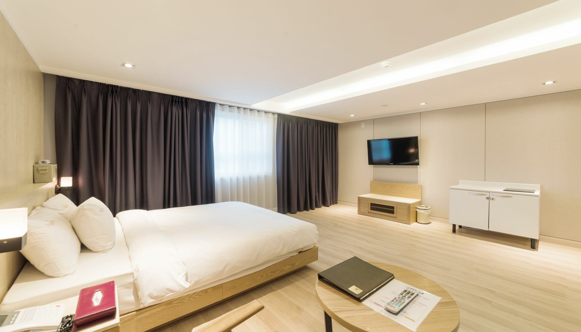 Reborn Suwon Silkroad Hotel Exteriör bild