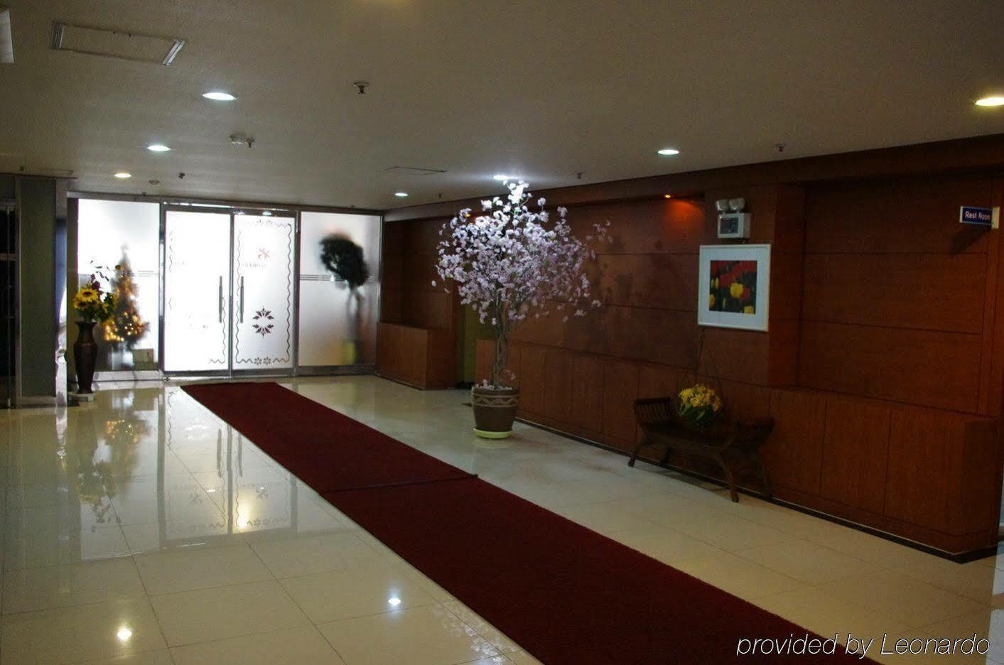 Reborn Suwon Silkroad Hotel Exteriör bild